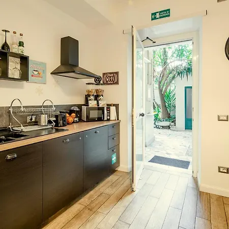 Guest house Garden House - Luxury - Overnight Only Rome