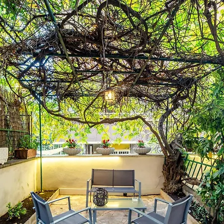 Garden House - Luxury - Overnight Only 2*