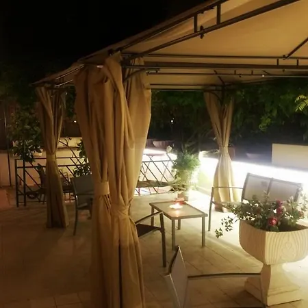 Garden House - Luxury - Overnight Only Guest house
